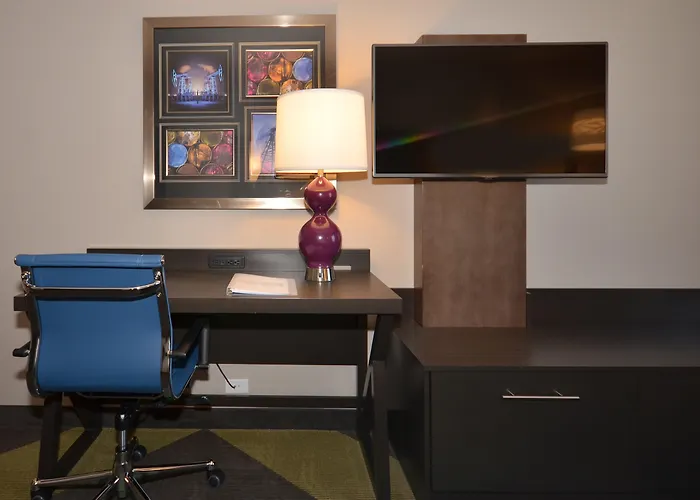Holiday Inn Express & Suites Oklahoma City Mid - Arpt Area By Ihg