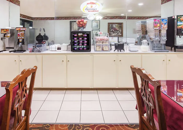 Super 8 By Wyndham White Hall