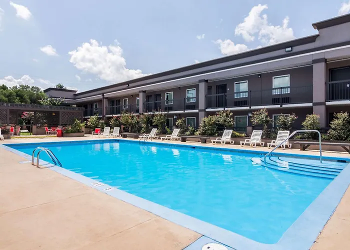 Clarion Inn & Suites Russellville I-40