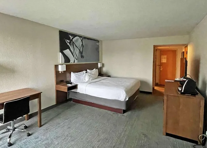 Clarion Pointe Hopkinsville Near The Bruce Convention Center