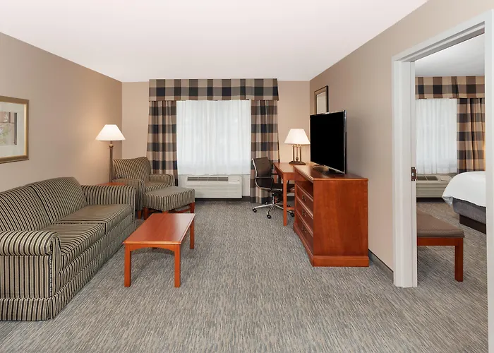 Holiday Inn Express & Suites Tilton By Ihg