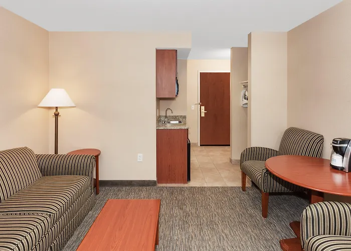 Holiday Inn Express & Suites Tilton By Ihg