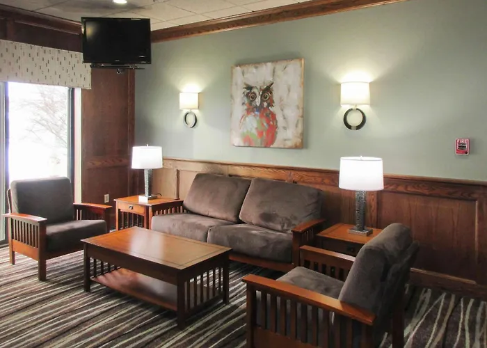 Clarion Inn & Suites Cortland - University Area