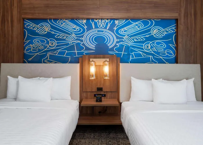 La Quinta Inn & Suites By Wyndham Nashville Downtown Stadium