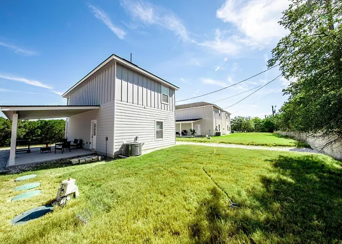Lakeshore Retreat