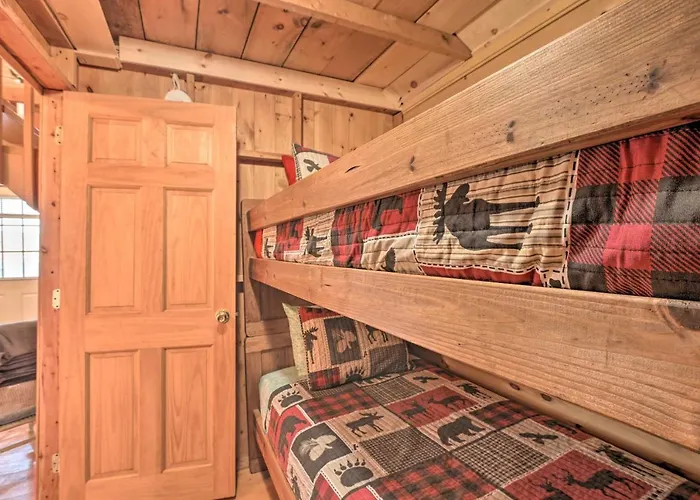 Pet-Friendly Ellsworth Cottage On Branch Lake