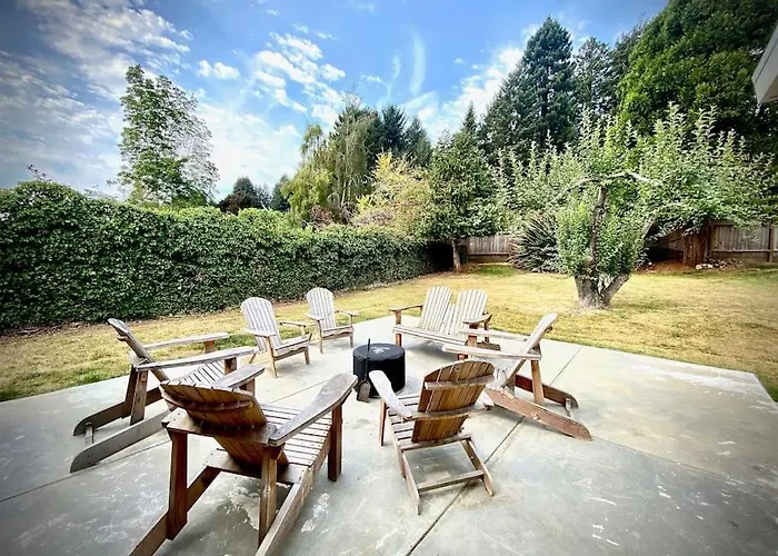 Newly Renovated Arcata Sunny Mid-Century Gem
