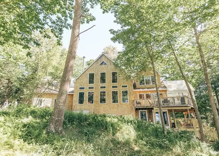 Waterfront, Luxury, Spacious Home In Freeport!