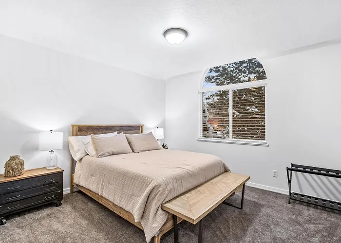Quiet Comfortable Cliffside Estate Near Usu