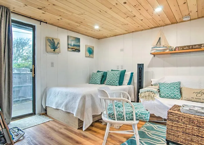 Walk To Beach: Bright & Cozy Cape Cod Studio!