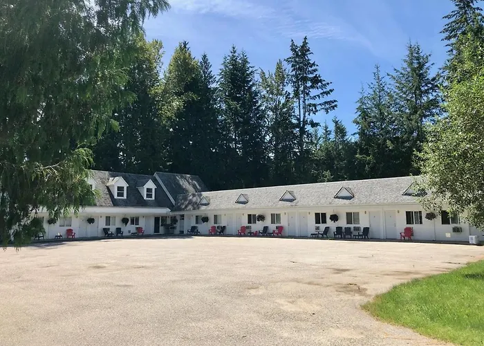 Pines Motel Sicamous