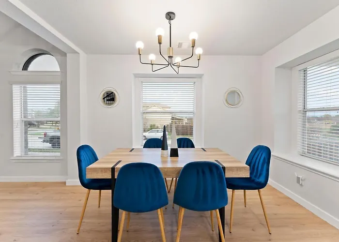 Modern & Homey 3Br Home, Remote Work Friendly, King Beds, Fast Wifi