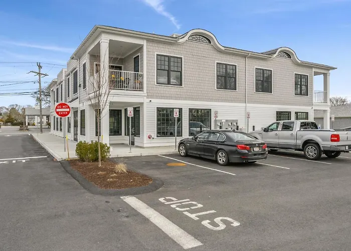 Tjs Tide: Prime Location Condo W/ Outdoor Deck
