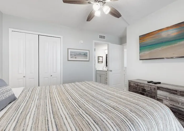 Beachfront - Renovated - Gulf View Bedroom - Flpcb5