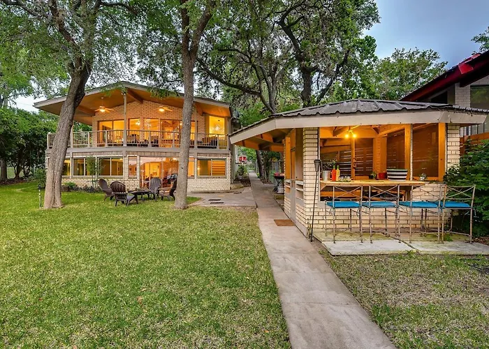 The Shorewood Lakeside Oasis, Pet-Friendly Getaway