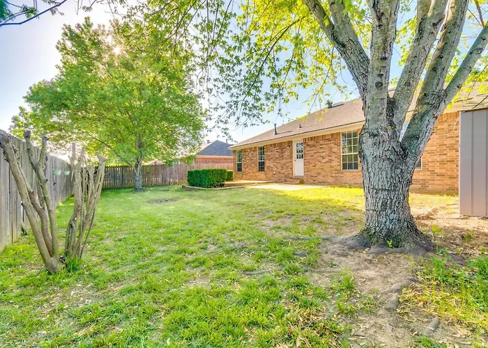 2 Mi To Uca: Group Getaway W/ Private Yard!
