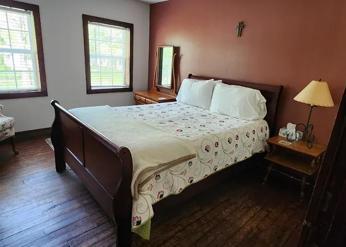 Hootie Creek Guest House