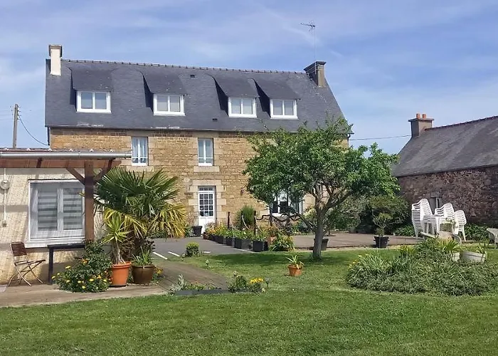 Le Relais De Launay Ploubazlanec