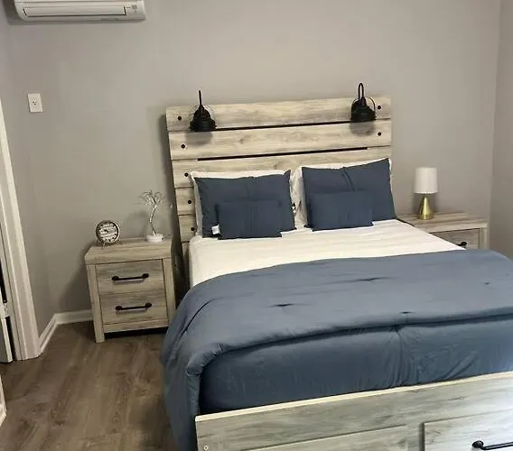 Sleek 1 Bedroom Apartment Plus Balcony 30 Mins To Nyc