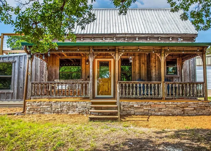Old Fellow'S Farmhouse