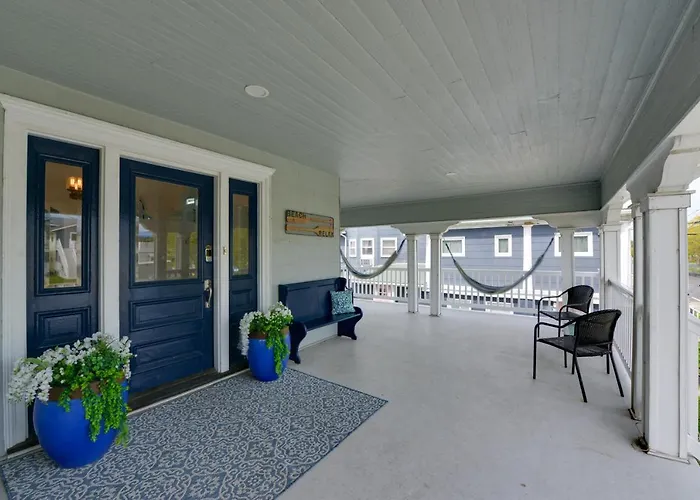 North Wildwood Home W/ Porch ~ 3 Blocks To Beach!