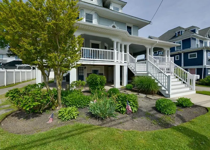 North Wildwood Home W/ Porch ~ 3 Blocks To Beach!