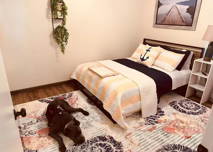 Free Tubes, Sleeps 8, Hottub, Firepit, Pet Friendly!