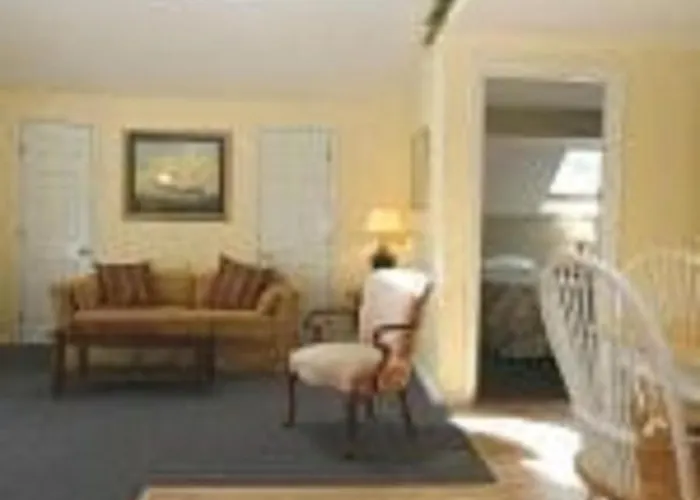 Studio East Motel