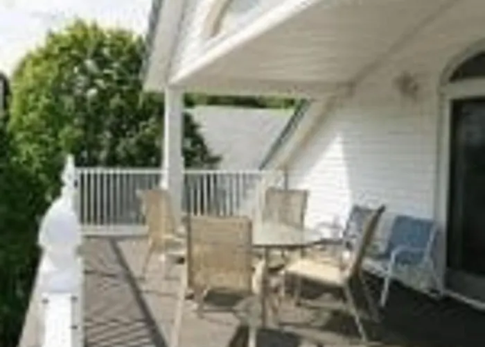 Studio East Motel