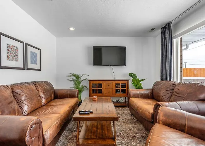 Modern Home Near Uvu And Byu With Hot Tub And Mountain Views