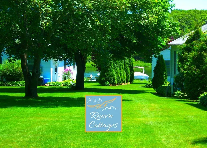 Premier Waterfront Cottage 2