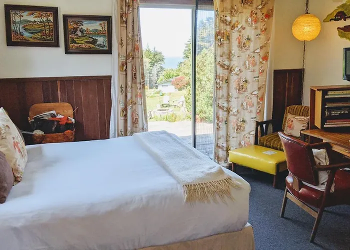 The Andiron Seaside Inn & Cabins