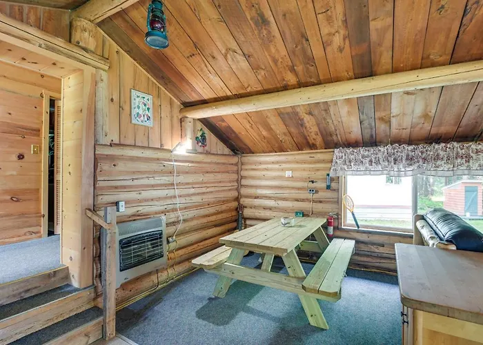 Peaceful Lakefront Cabin Getaway: Dock, Fire Pit!