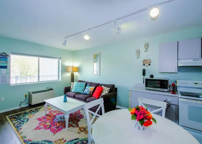Trendy 1Bd Balcony Pool Small Fam Or Couples Stay