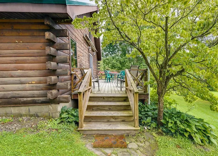 Pet-Friendly Jamestown Cabin W/ Fire Pit And Deck!