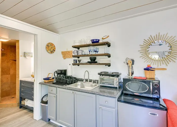 Eureka Vacation Rental: Steps To Creek & Fishing!