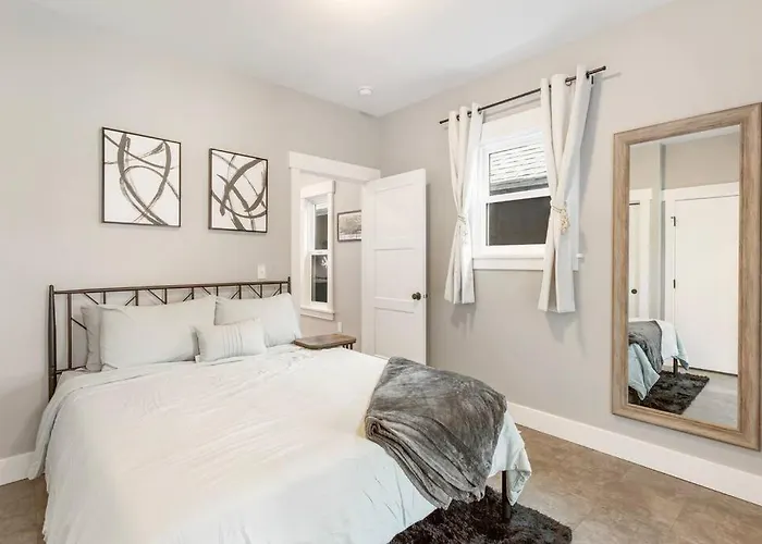 Modern Condo In The Heart Of Uptown Butte - Unit A