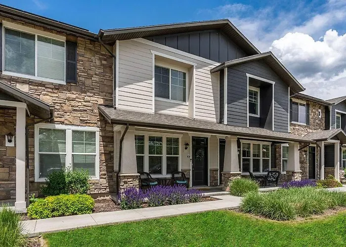 Spacious 2-Story, Pet&Fam Friendly, Wfh, Gym&Pool