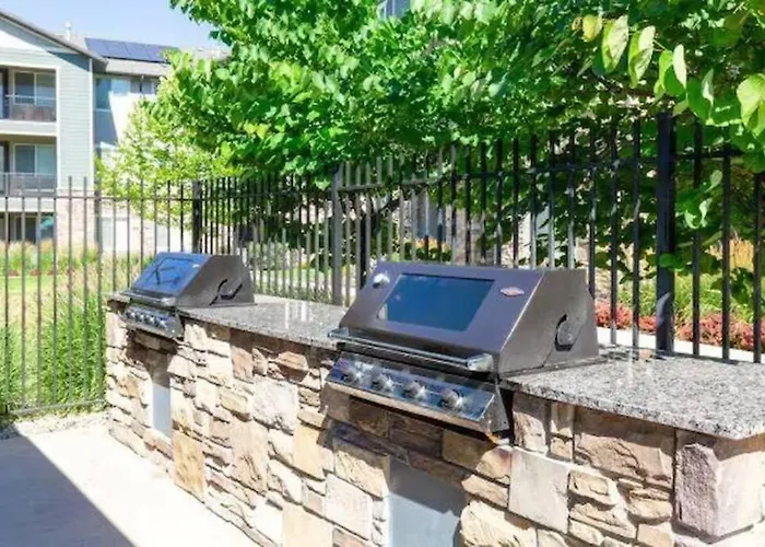 Spacious 2-Story, Pet&Fam Friendly, Wfh, Gym&Pool