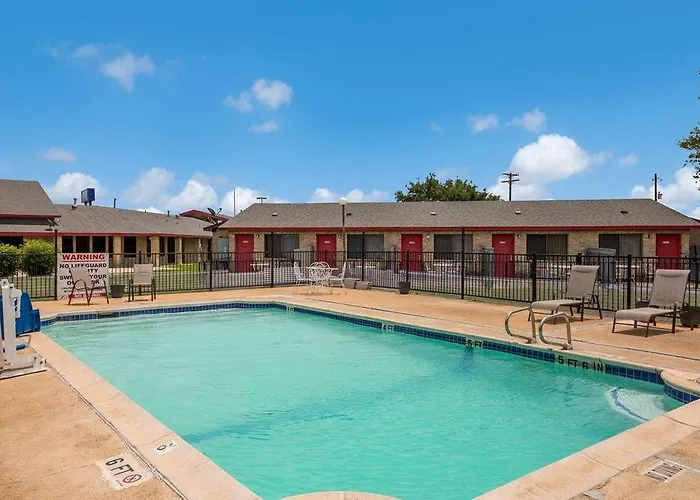 Americas Best Value Inn Lockhart