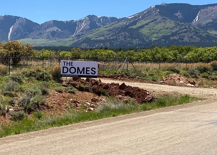 Canyon Rim Domes - A Luxury Glamping Experience!!