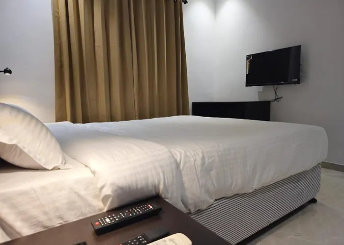 7 The Business Hotel