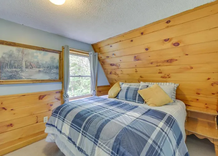 Pet-Friendly Belfast Retreat - 2 Mi To Downtown!
