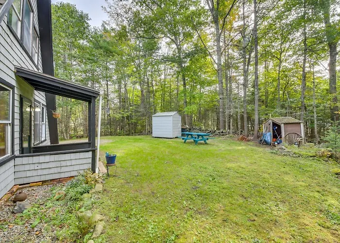 Pet-Friendly Belfast Retreat - 2 Mi To Downtown!