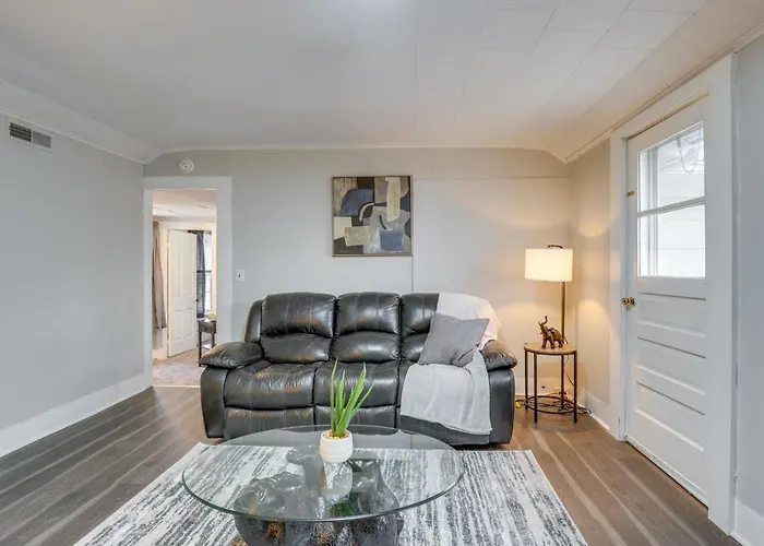Pet-Friendly Auburn Apartment W/ Balcony!