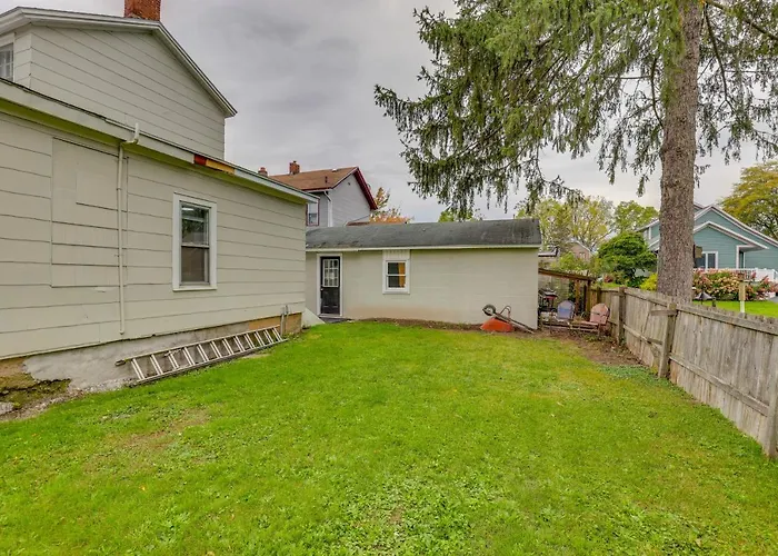 Pet-Friendly Auburn Apartment W/ Balcony!