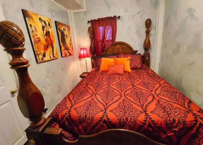 The Vampire'S Den, Downtown Big House, Pets Ok