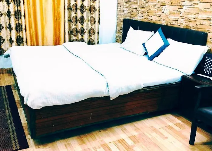 Hotel Holiday Dalhousie - Near Ghandhi Chowk Mall Road