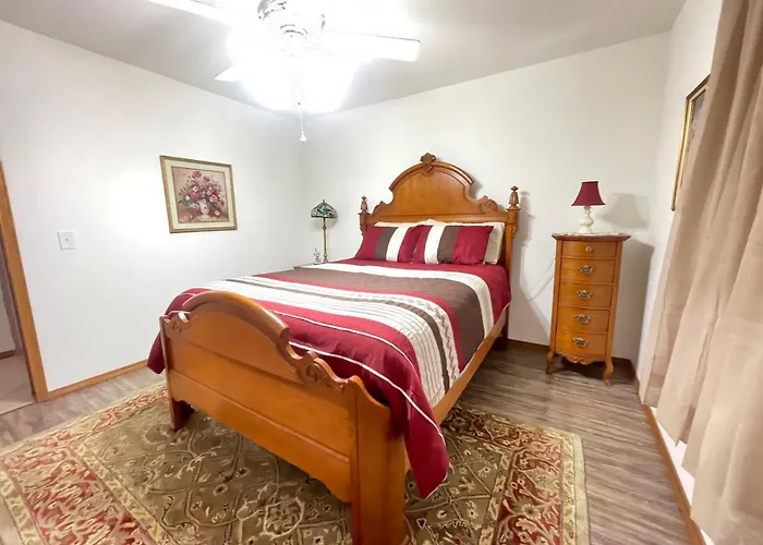 Cozy House Centrally Located Close To Everything In Nwa