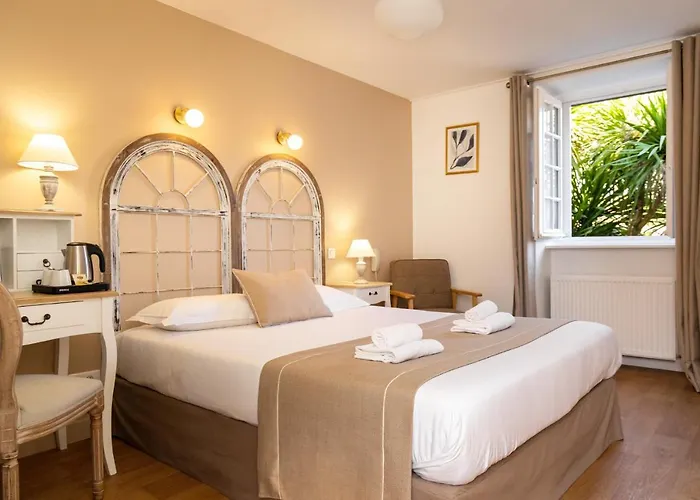 Demeures & Chateaux - Hotel De La Porte Saint-Malo - Dinan